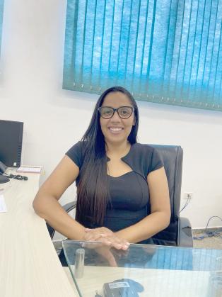 Professora Tais é a responsável pela aplicação das provas