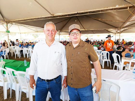 19ª Festa do Agricultor de Carlinda. Uma festa linda e animada com rodeio, atrações nacionais e muita gente bonita, que venha a 20ª! Prefeito de Carlinda Pastor Fernando com seu filho o advogado André Ribeiro!