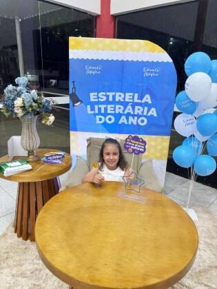 Com apenas 6 aninhos a linda Júlia Freitas Trevisan lançou seu primeiro livro e encantou durante a sessão de autógrafos, mostrando que talento não tem idade.