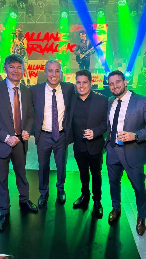 Deputados José Medeiros e Faissal Calil prestigiam o Baile do Rubi ao lado dos amigos, Fernando Chimento e Lucas Barella, celebrando a advocacia de Alta Floresta.
