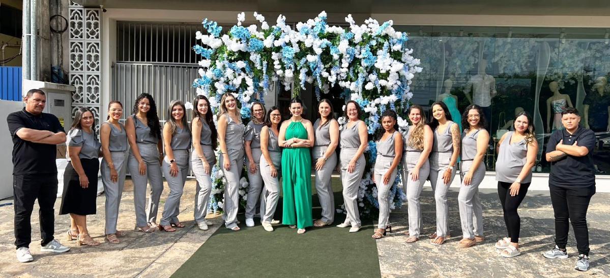 Boneca de pano festeja 19 anos de moda, amizade e um time que é puro estilo.