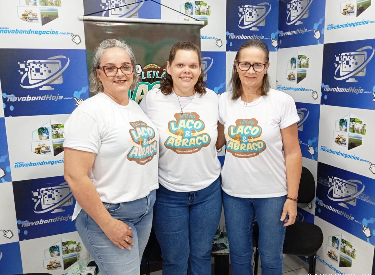 Vera Cogo e Wanderleia Galatto somam forças e juntas transformam solidariedade em esperança para o Leilão do hospital do câncer de Cuiabá. Na foto com Samantha Alves apresentadora do site Nova Band Hoje.