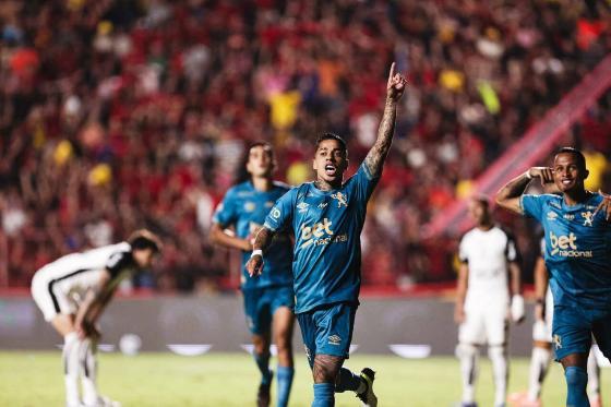Matheusinho foi o autor do gol do Sport. 