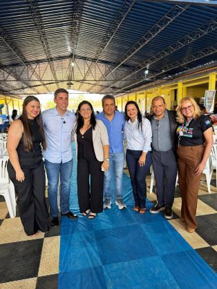 Secretário Alan Porto com autoridades de Peixoto