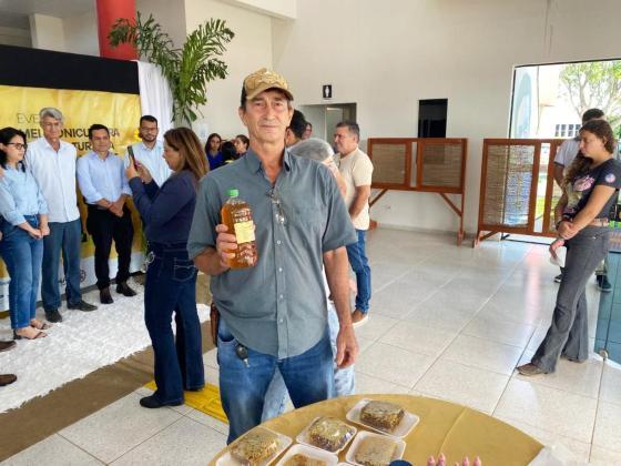 Edson Francisco é apicultor pioneiro em AF
