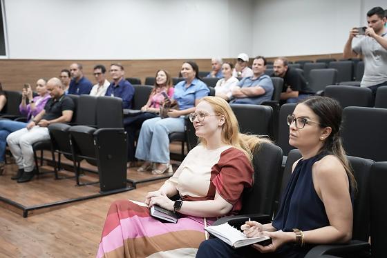 Em reunião, promotora faz cobrança  sobre contrato com  a concessionária