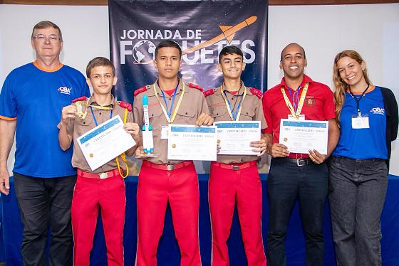 Alunos da equipe 49 do 8º ano da Escola Militar de Alta Floresta