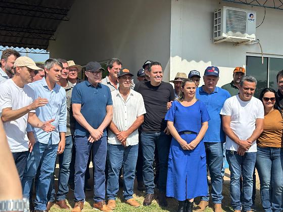 Vice-governador, prefeito Paulistinha e deputados se reuniram com os moradores