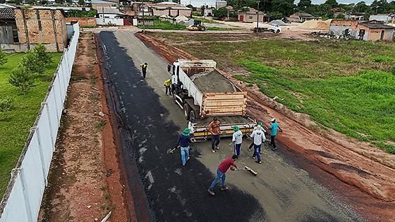 Obras de asfalto estão sendo executadas em Peixoto