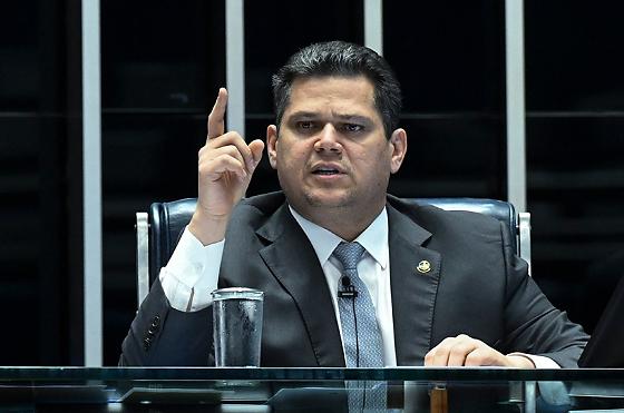 O presidente do Senado, Davi Alcolumbre, anunciou que fará uma reunião com as lideranças partidárias para analisar a votação de um novo marco legal para os crimes de responsabilidade  