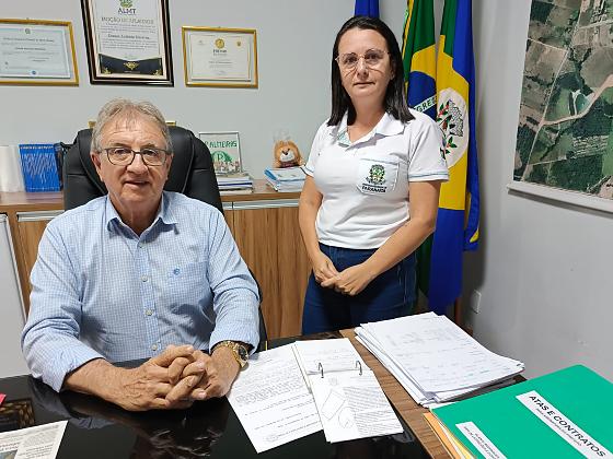 Prefeito Osmar Moreira e a secretária de Saúde Andreia Fabiana