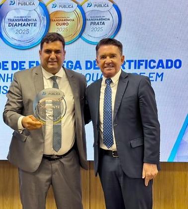 Luciano com o presidente do TCE, Sérgio Ricardo