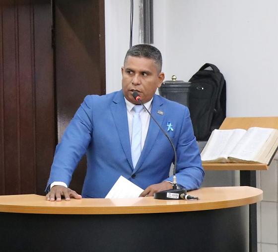 O parlamentar estaria com a Carteira Nacional de Habilitação suspensa por penalidade