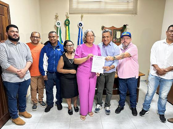 Proofissionais da Educação foram empossados pelo prefeito Paulistinha