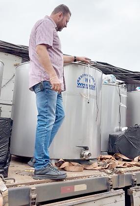 Prefeito Rogério recebeu resfriadores de leite