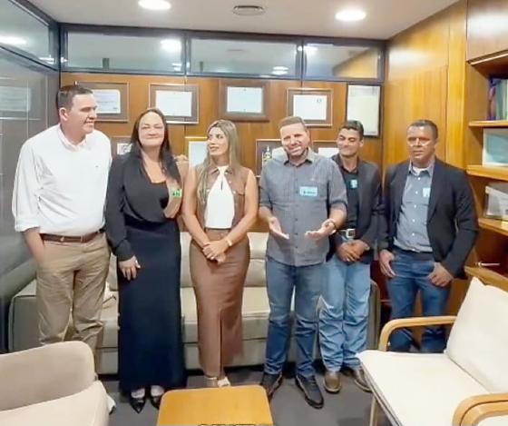 Prefeito Rogério, 1ª dama e vereadores, com Juarez