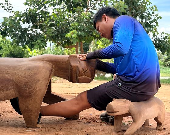 Artista indígena Takula Diago Mehinako, da aldeia Mehinako, no Alto Xingu