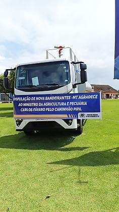 Caminhão pipa recebido pela Prefeitura de Nova Bandeirantes