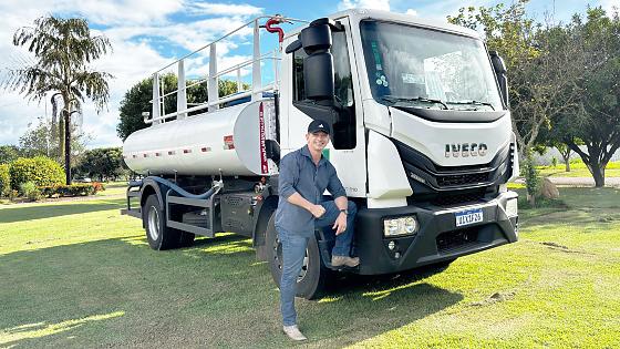 Caminhão-pipa O KM foi recebido pela administração municipal