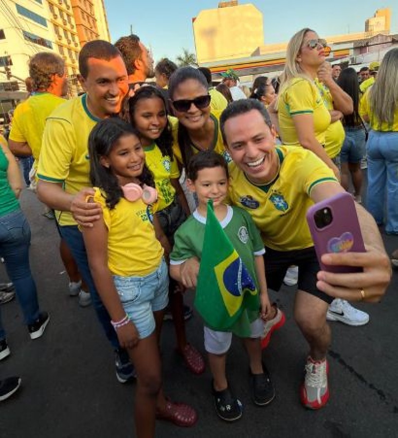 Apoio a Flávio Bolsonaro mobiliza lideranças políticas em Cuiabá